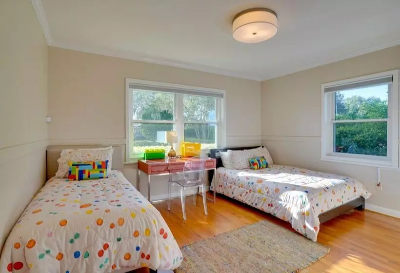 Lakefront Winter Haven Retreat: Hot Tub & Patio!