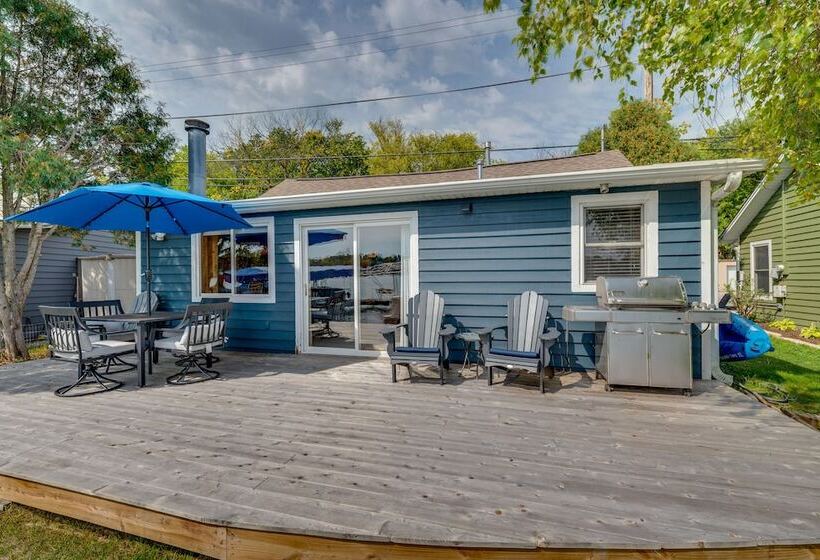 Lakefront Wisconsin Escape W/ Boat Dock & Kayaks!