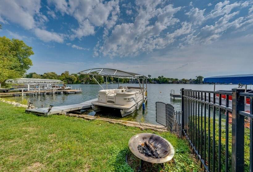 Lakefront Wisconsin Escape W/ Boat Dock & Kayaks!