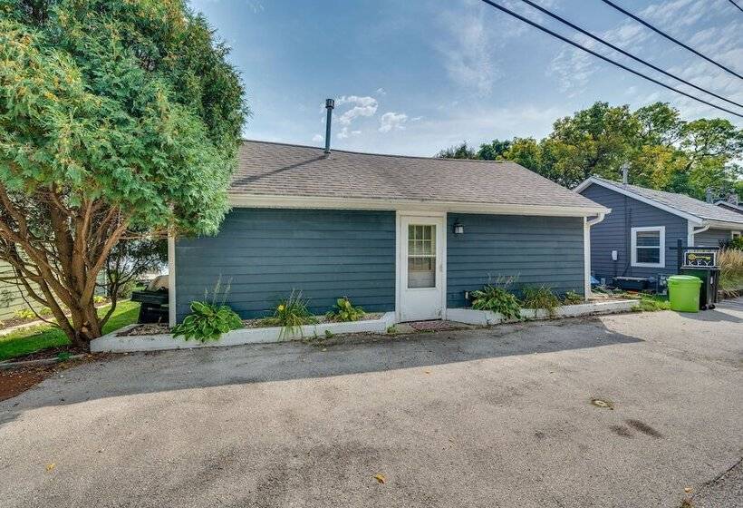 Lakefront Wisconsin Escape W/ Boat Dock & Kayaks!