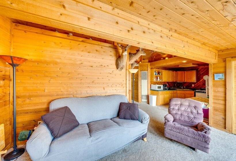 Lakefront Wisconsin Escape W/ Boat Dock & Kayaks!