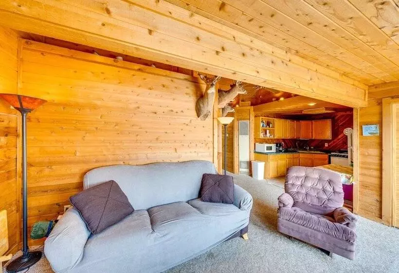 Lakefront Wisconsin Escape W/ Boat Dock & Kayaks!