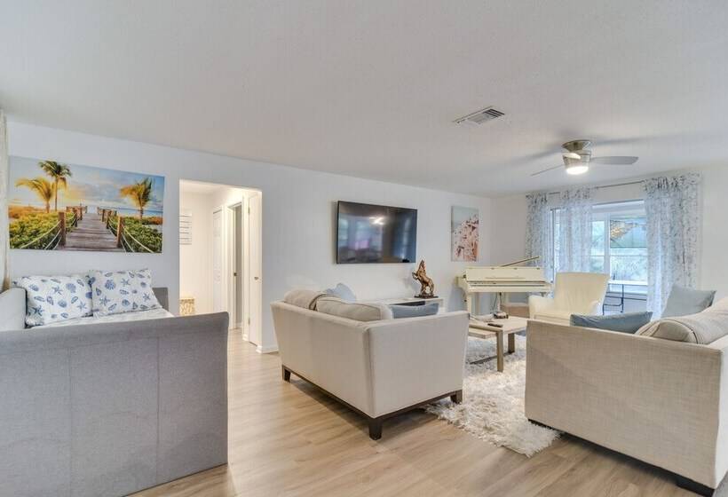 Largo House W/ Backyard Oasis & Proximity To Beach