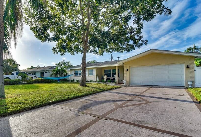 Largo House W/ Backyard Oasis & Proximity To Beach