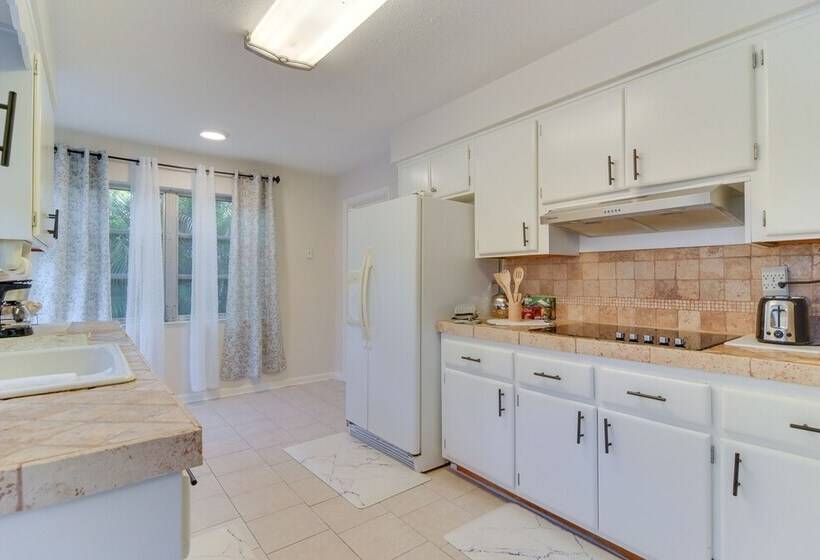 Largo House W/ Backyard Oasis & Proximity To Beach