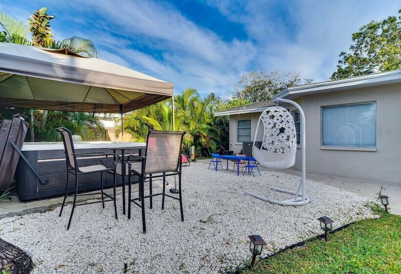 Largo House W/ Backyard Oasis & Proximity To Beach