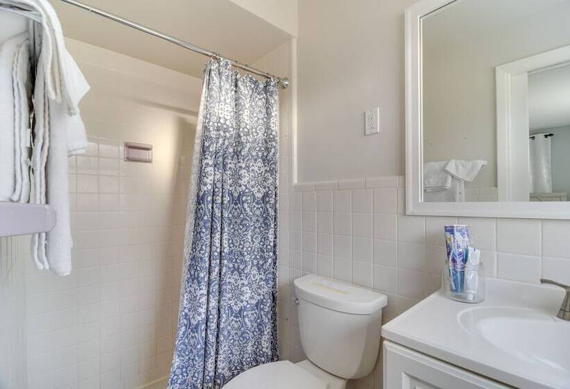 Largo House W/ Backyard Oasis & Proximity To Beach