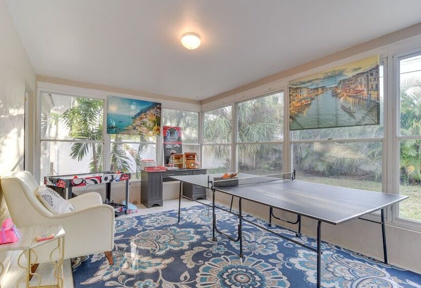 Largo House W/ Backyard Oasis & Proximity To Beach