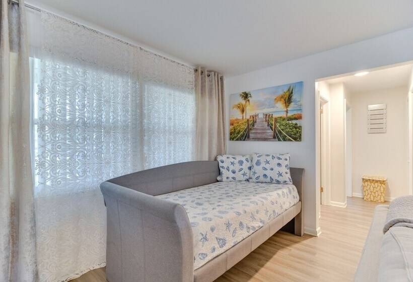 Largo House W/ Backyard Oasis & Proximity To Beach