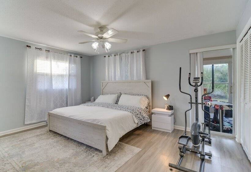 Largo House W/ Backyard Oasis & Proximity To Beach