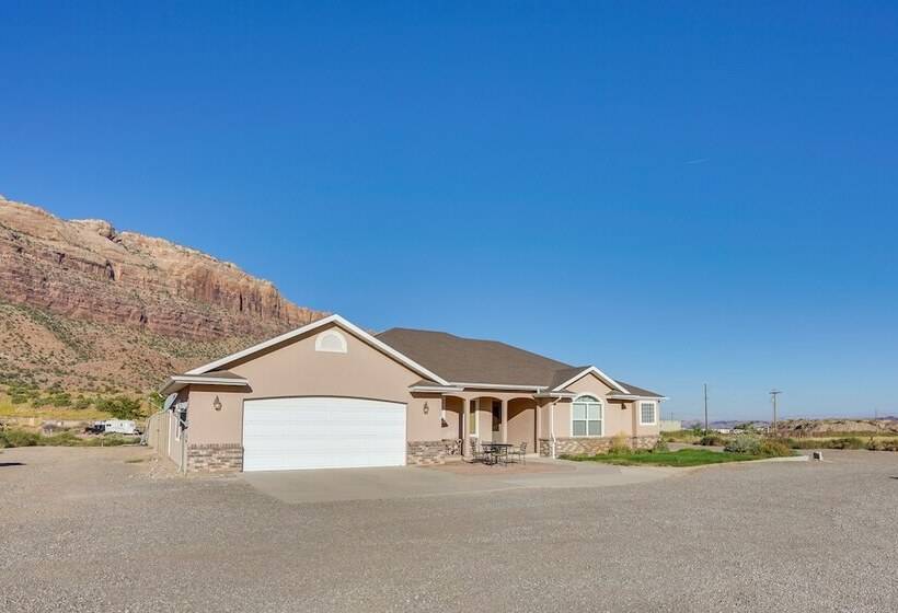 Moab Home W/ Pool   14 Mi To Arches National Park!