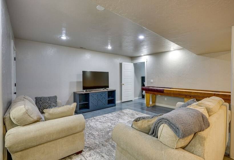 Moab Home W/ Pool   14 Mi To Arches National Park!