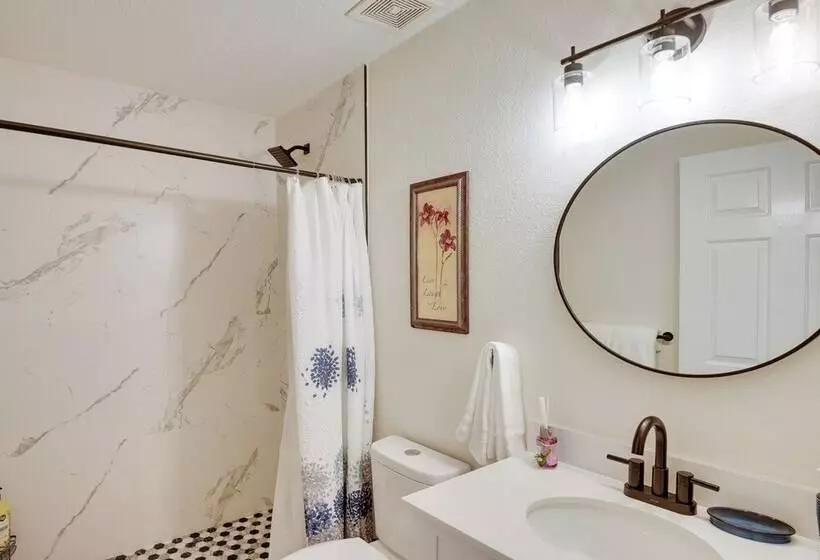 Palm Coast Home W/ Heated Pool: 3 Mi To Beach!