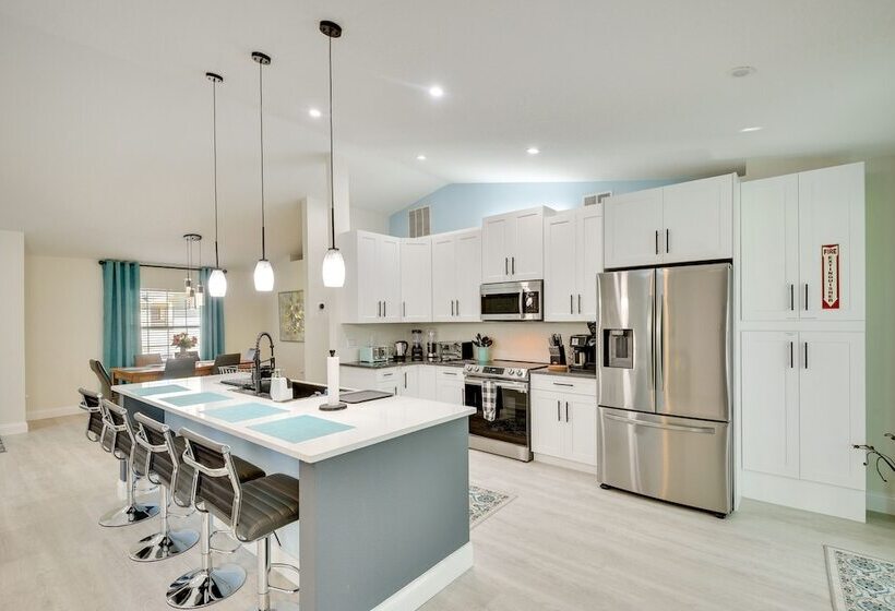 Palm Coast Home W/ Heated Pool: 3 Mi To Beach!