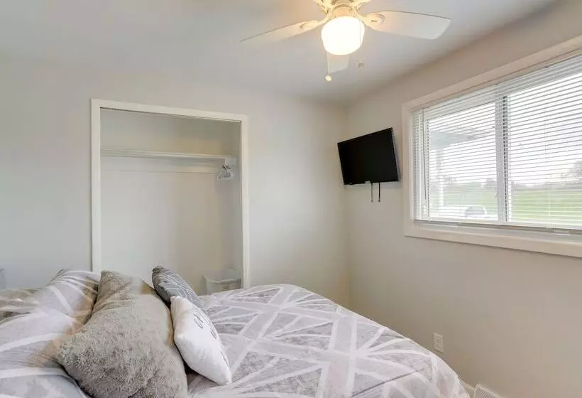 Pet Friendly Lorain Retreat W/ Fenced Yard!