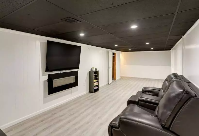 Pet Friendly Lorain Retreat W/ Fenced Yard!