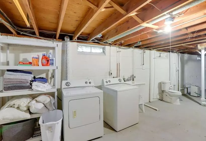 Pet Friendly Lorain Retreat W/ Fenced Yard!