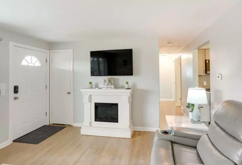 Pet Friendly Lorain Retreat W/ Fenced Yard!