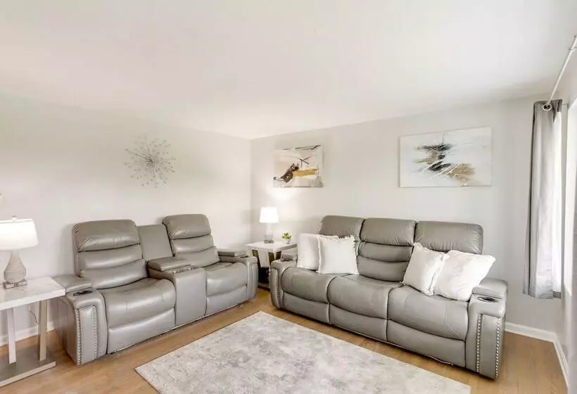 Pet Friendly Lorain Retreat W/ Fenced Yard!