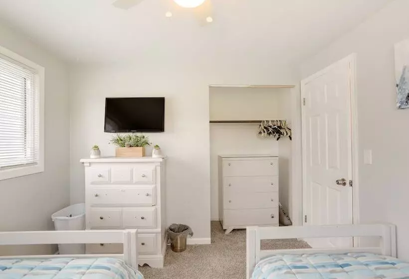 Pet Friendly Lorain Retreat W/ Fenced Yard!