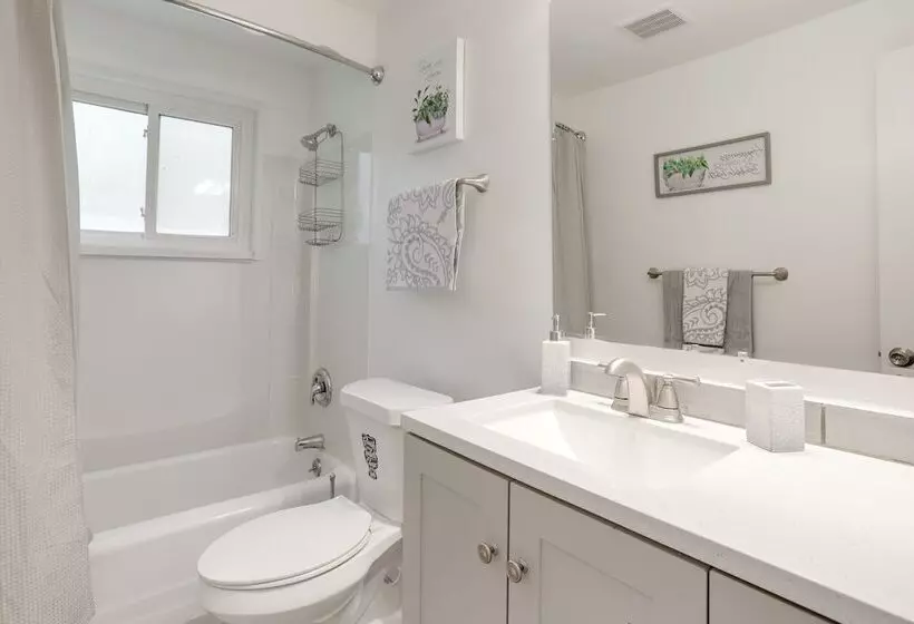 Pet Friendly Lorain Retreat W/ Fenced Yard!