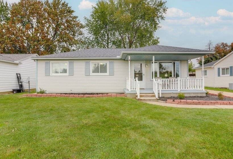 Pet Friendly Lorain Retreat W/ Fenced Yard!