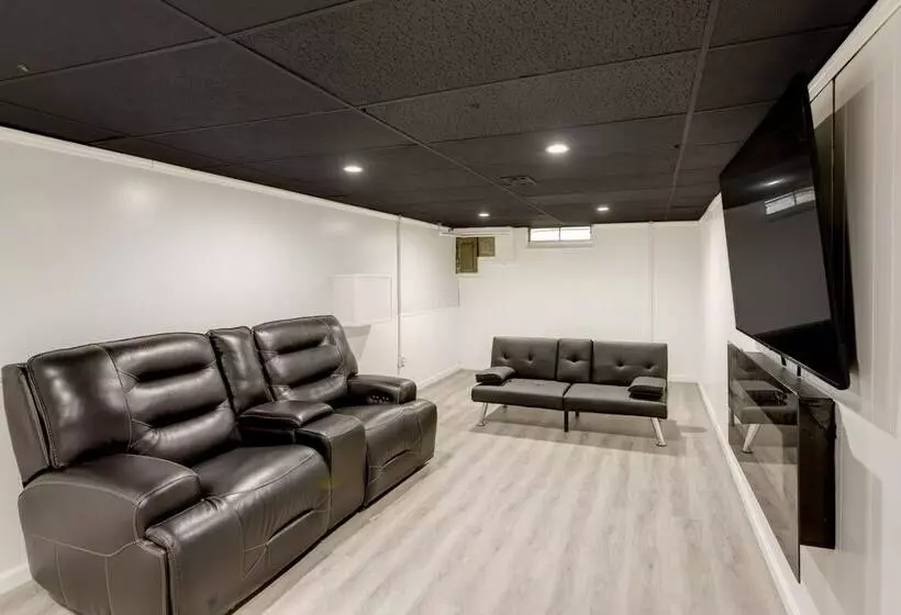 Pet Friendly Lorain Retreat W/ Fenced Yard!