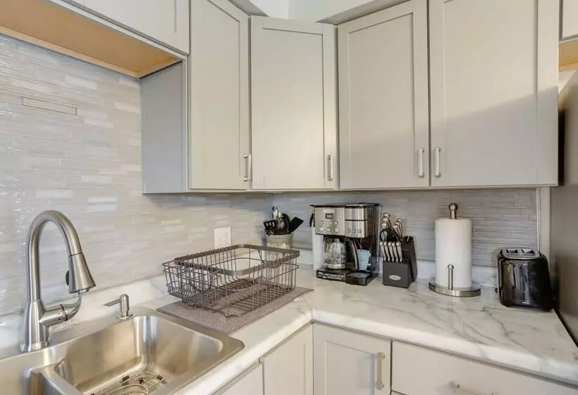 Pet Friendly Lorain Retreat W/ Fenced Yard!