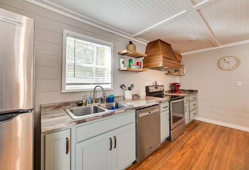 Pet Friendly Springville Cabin Near Kentucky Lake!