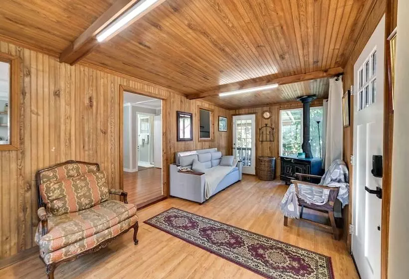Pet Friendly Springville Cabin Near Kentucky Lake!