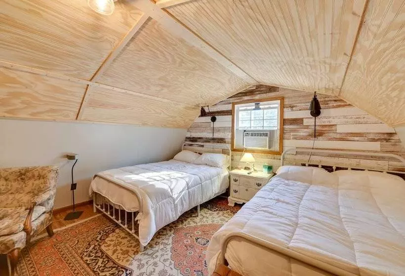 Pet Friendly Springville Cabin Near Kentucky Lake!