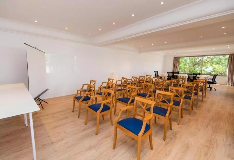 Petit Garden Hotel By Flacalco