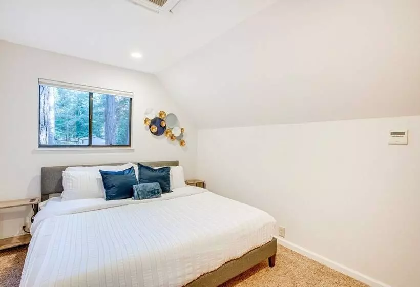 Pollock Pines Cabin: Game Room W/ A/c & Heat!