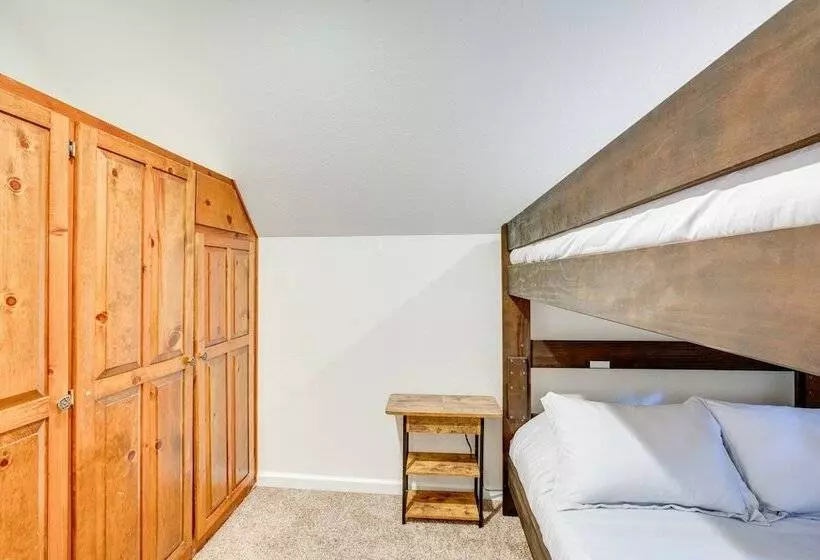 Pollock Pines Cabin: Game Room W/ A/c & Heat!