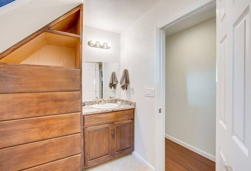 Pollock Pines Cabin: Game Room W/ A/c & Heat!