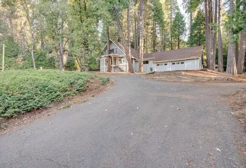 Pollock Pines Cabin: Game Room W/ A/c & Heat!