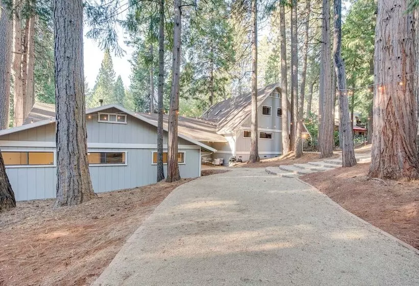 Pollock Pines Cabin: Game Room W/ A/c & Heat!