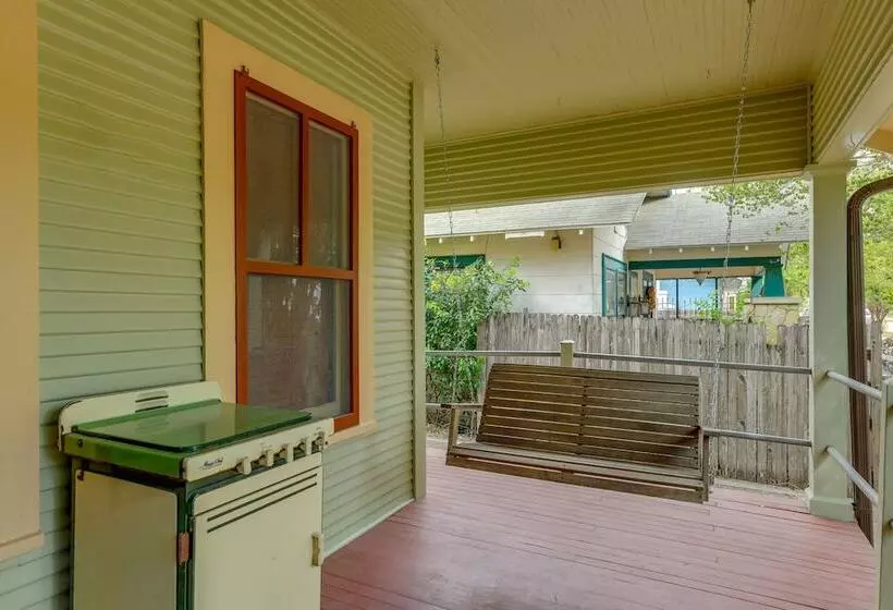 San Antonio Gem In Prime Location W/ Outdoor Space
