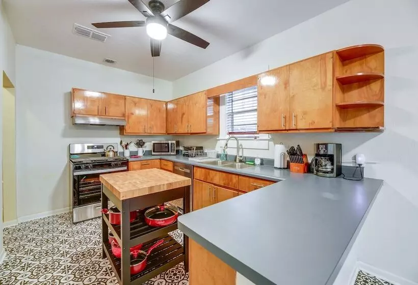 San Antonio Gem In Prime Location W/ Outdoor Space