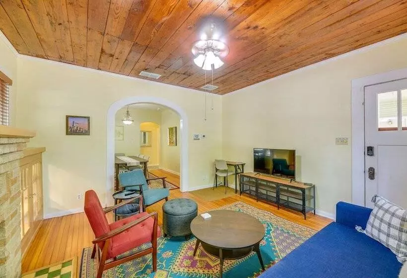 San Antonio Gem In Prime Location W/ Outdoor Space