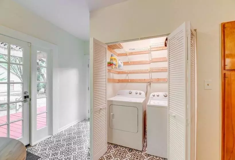 San Antonio Gem In Prime Location W/ Outdoor Space