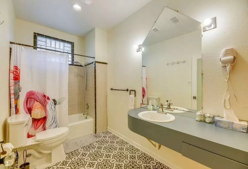 San Antonio Gem In Prime Location W/ Outdoor Space