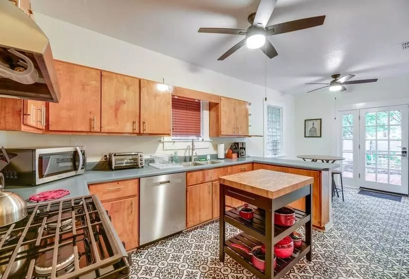 San Antonio Gem In Prime Location W/ Outdoor Space