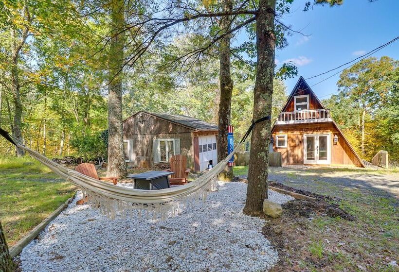 Hot Tub & Sauna: Secluded Pocono Getaway!