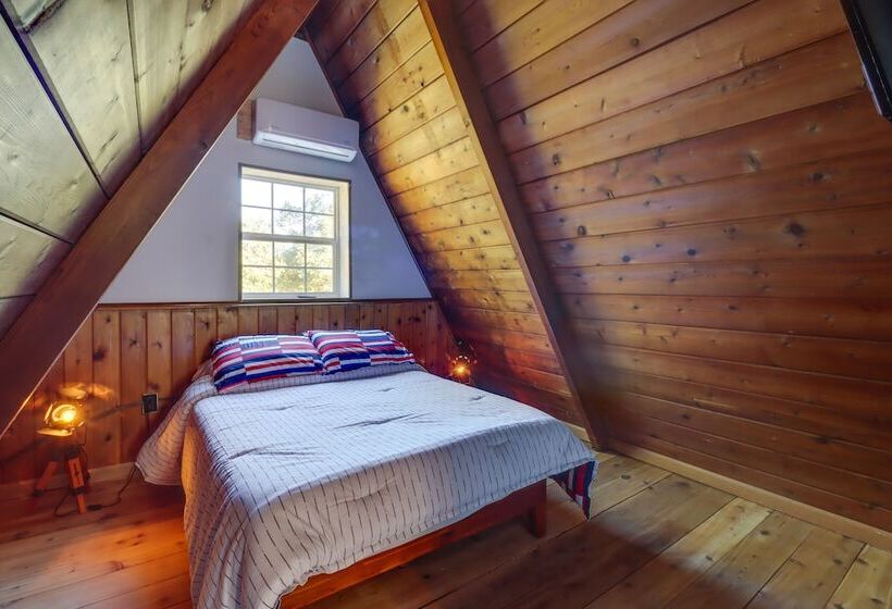 Hot Tub & Sauna: Secluded Pocono Getaway!