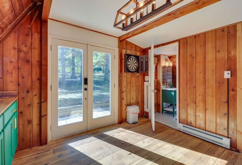 Hot Tub & Sauna: Secluded Pocono Getaway!