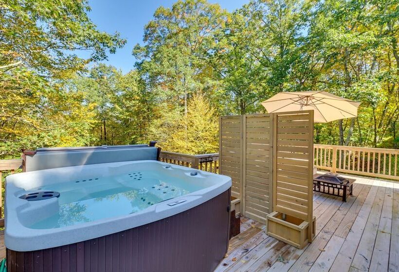 Hot Tub & Sauna: Secluded Pocono Getaway!