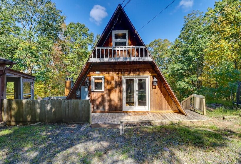 Hot Tub & Sauna: Secluded Pocono Getaway!