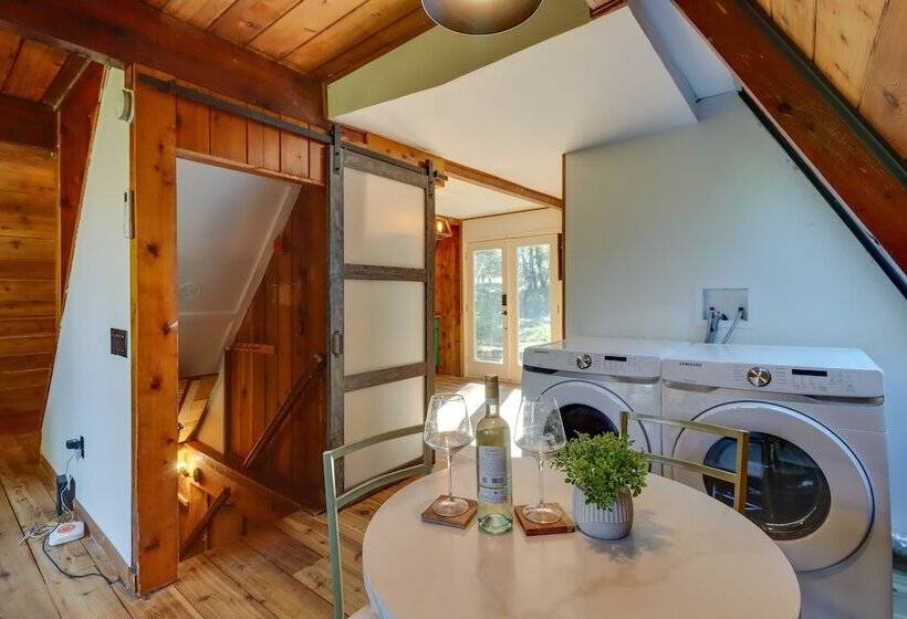 Hot Tub & Sauna: Secluded Pocono Getaway!