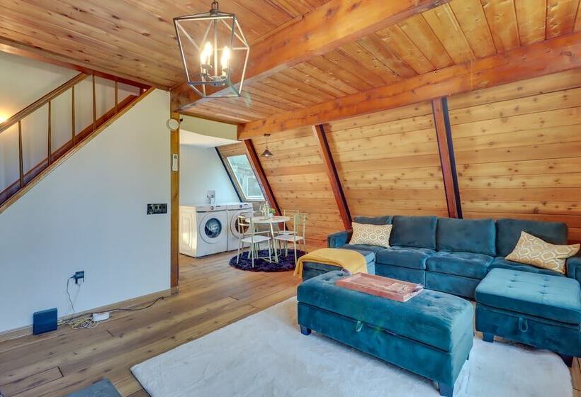 Hot Tub & Sauna: Secluded Pocono Getaway!